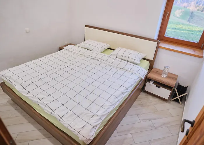 Hisa Na Zlatem Polju